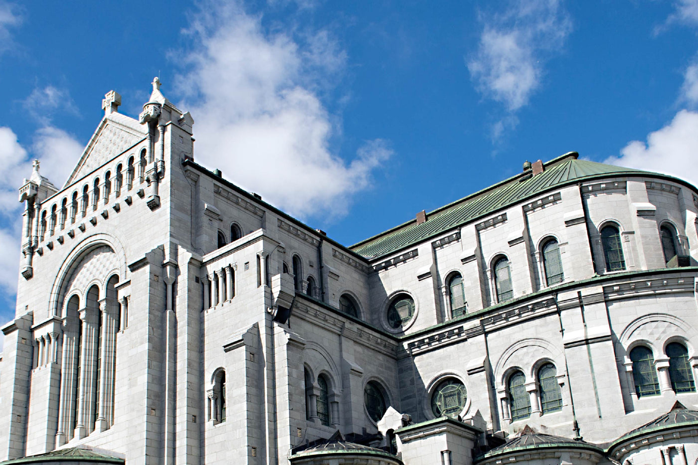 Découvrir le Sanctuaire SainteAnnedeBeaupré Un Voyage Spirituel au